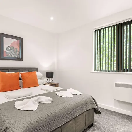 Bright & Spacious 1 Bedroom In Apartment *