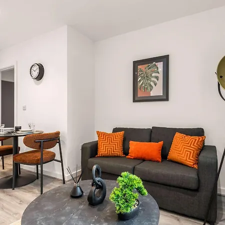 Bright & Spacious 1 Bedroom In