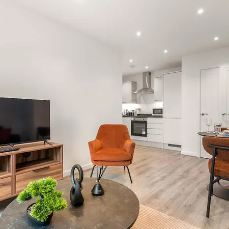 Apartment Bright & Spacious 1 Bedroom In