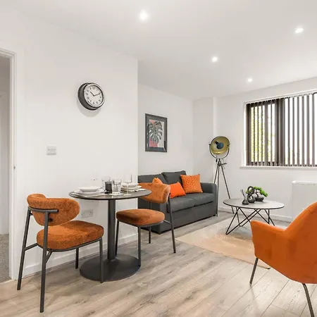 Bright & Spacious 1 Bedroom In Apartment